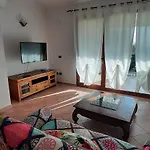 Artistika Golden Apartment Capitana