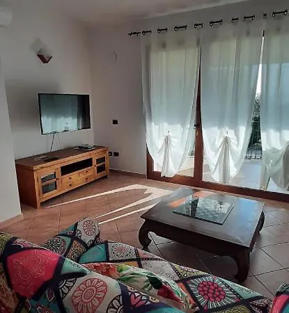 Artistika Golden Apartment Capitana