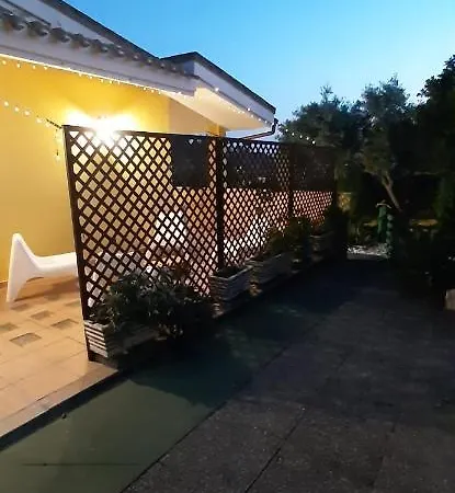 Artistika Golden Apartman Capitana