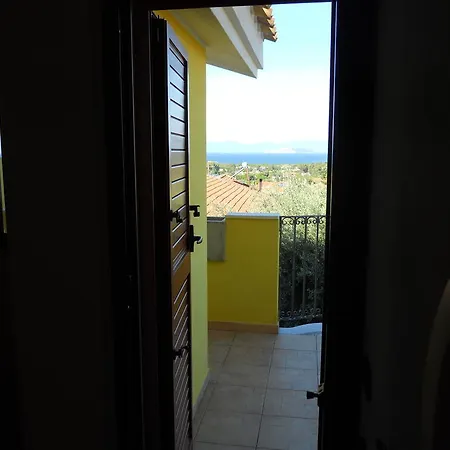 Artistika Golden Apartment