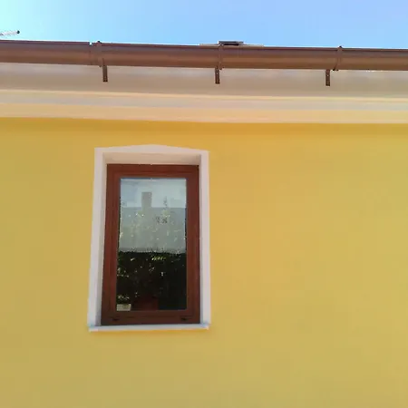 Artistika Golden Apartment Capitana