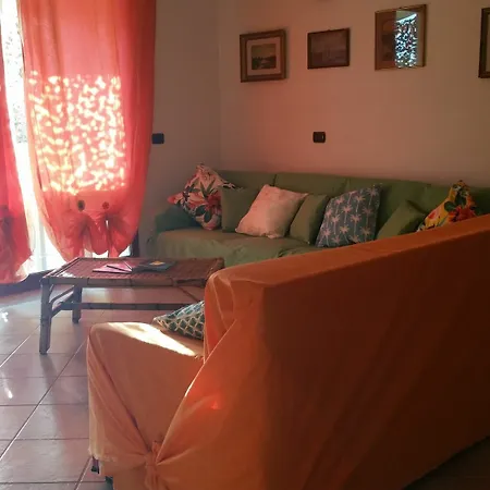 Artistika Golden Apartment